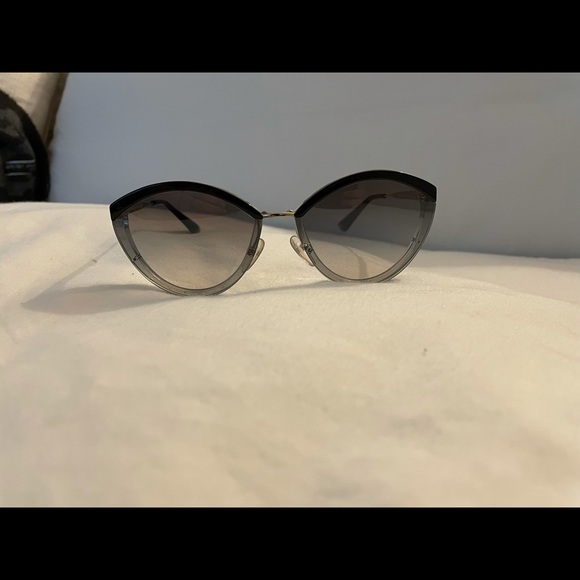 Prada sunglasses - Picture 5 of 10